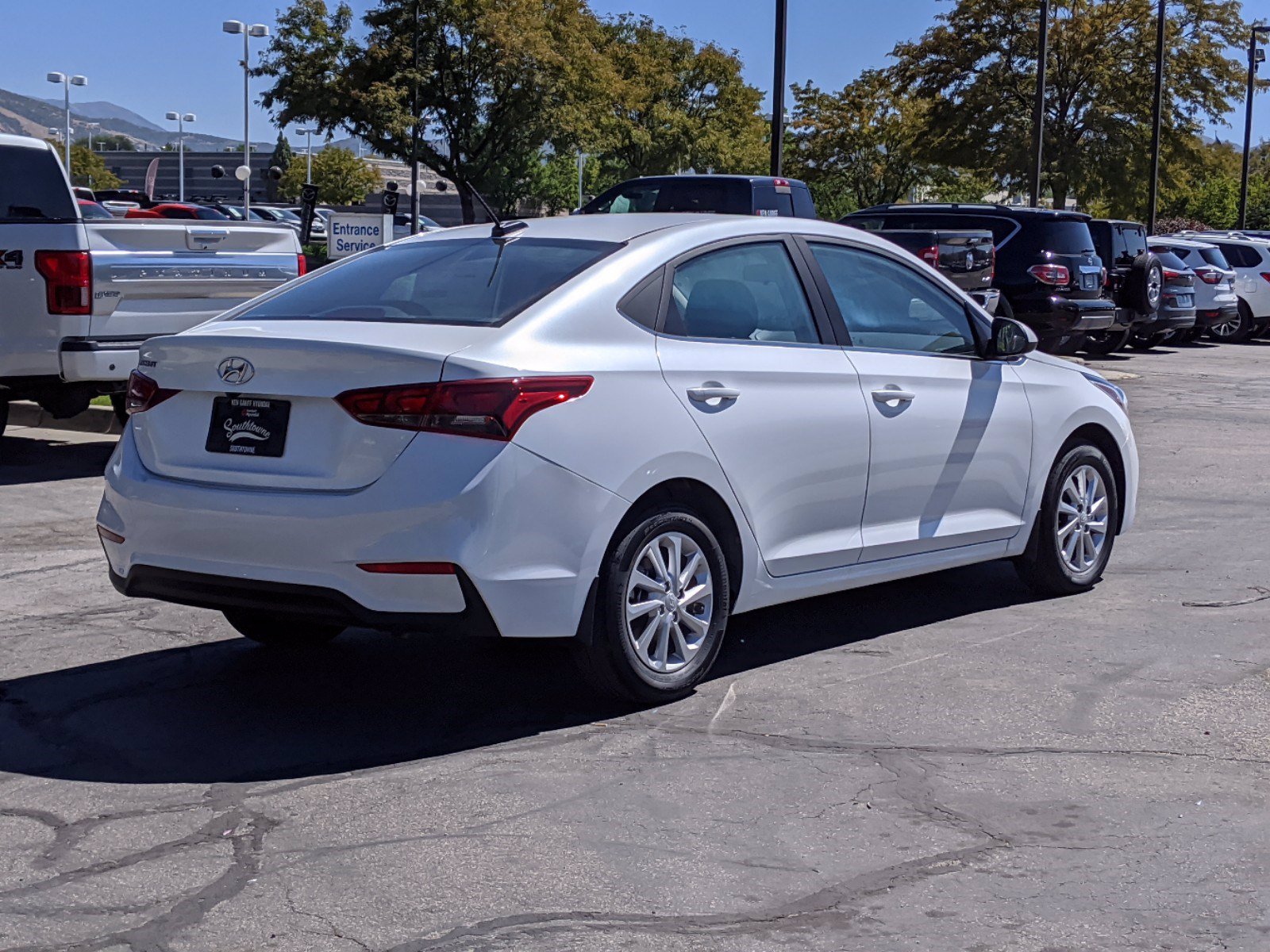 New 2020 HYUNDAI Accent SEL FWD 4D Sedan