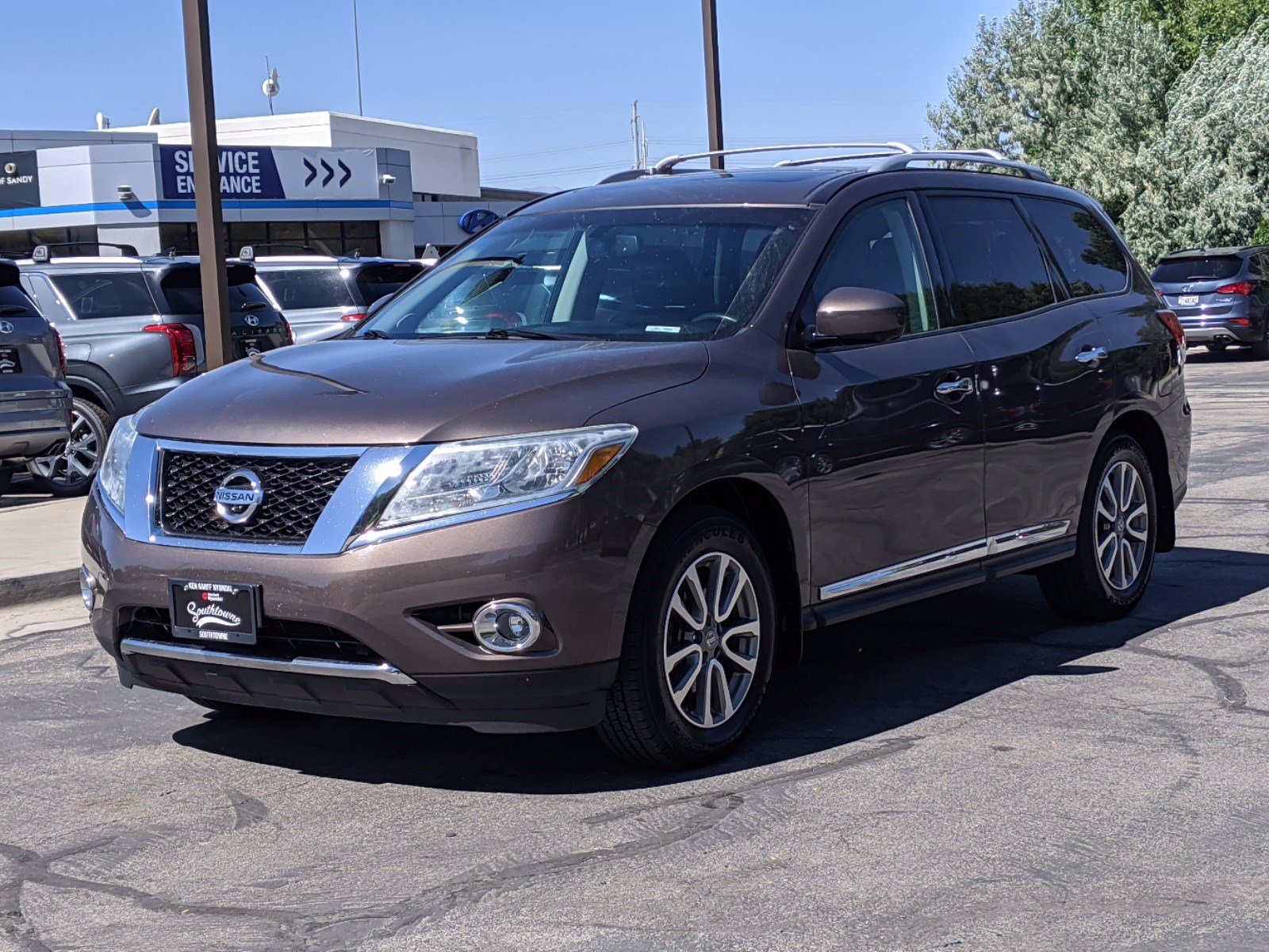Pre Owned 2015 Nissan Pathfinder SL 4WD Sport Utility